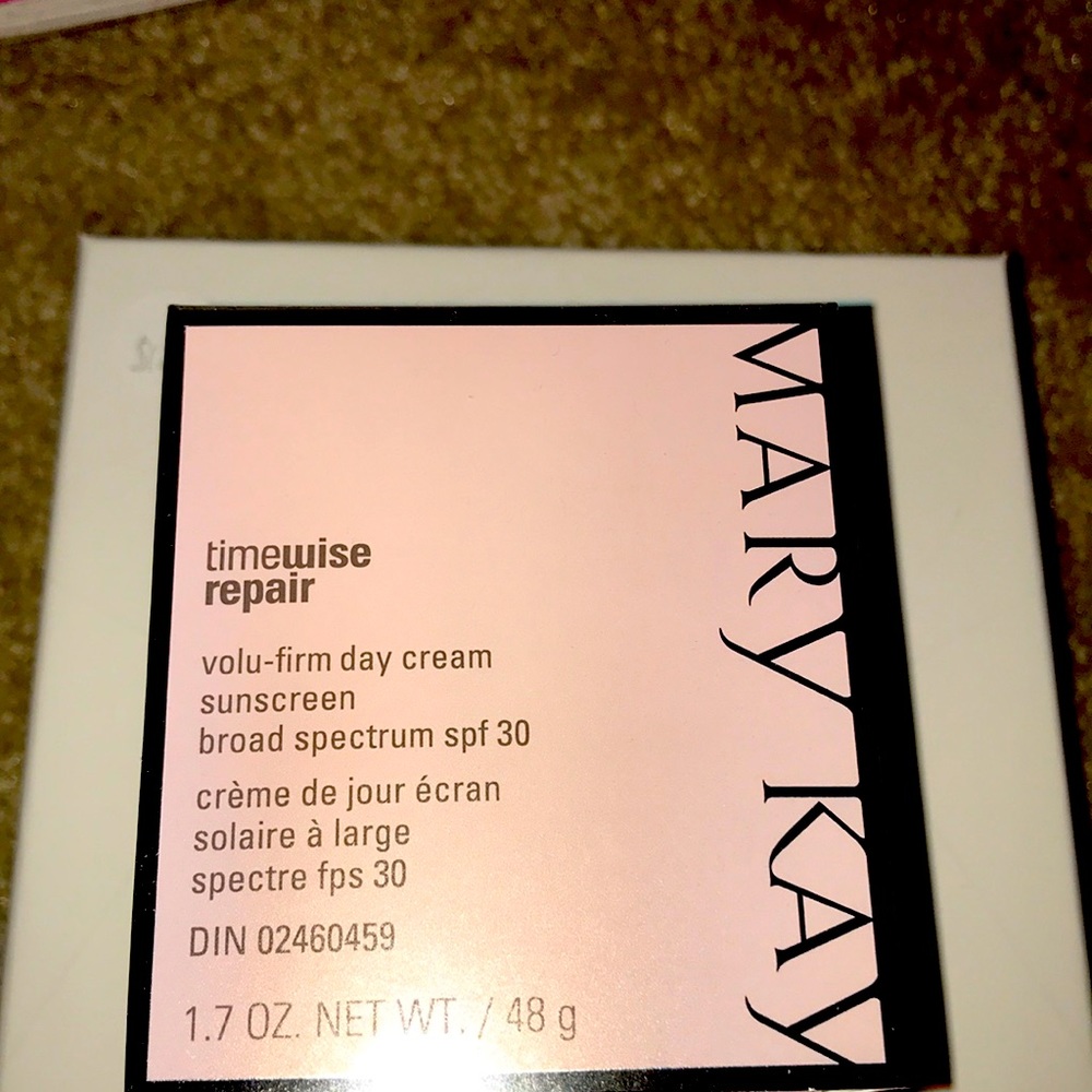 Timewise Repair volu-firm day cream